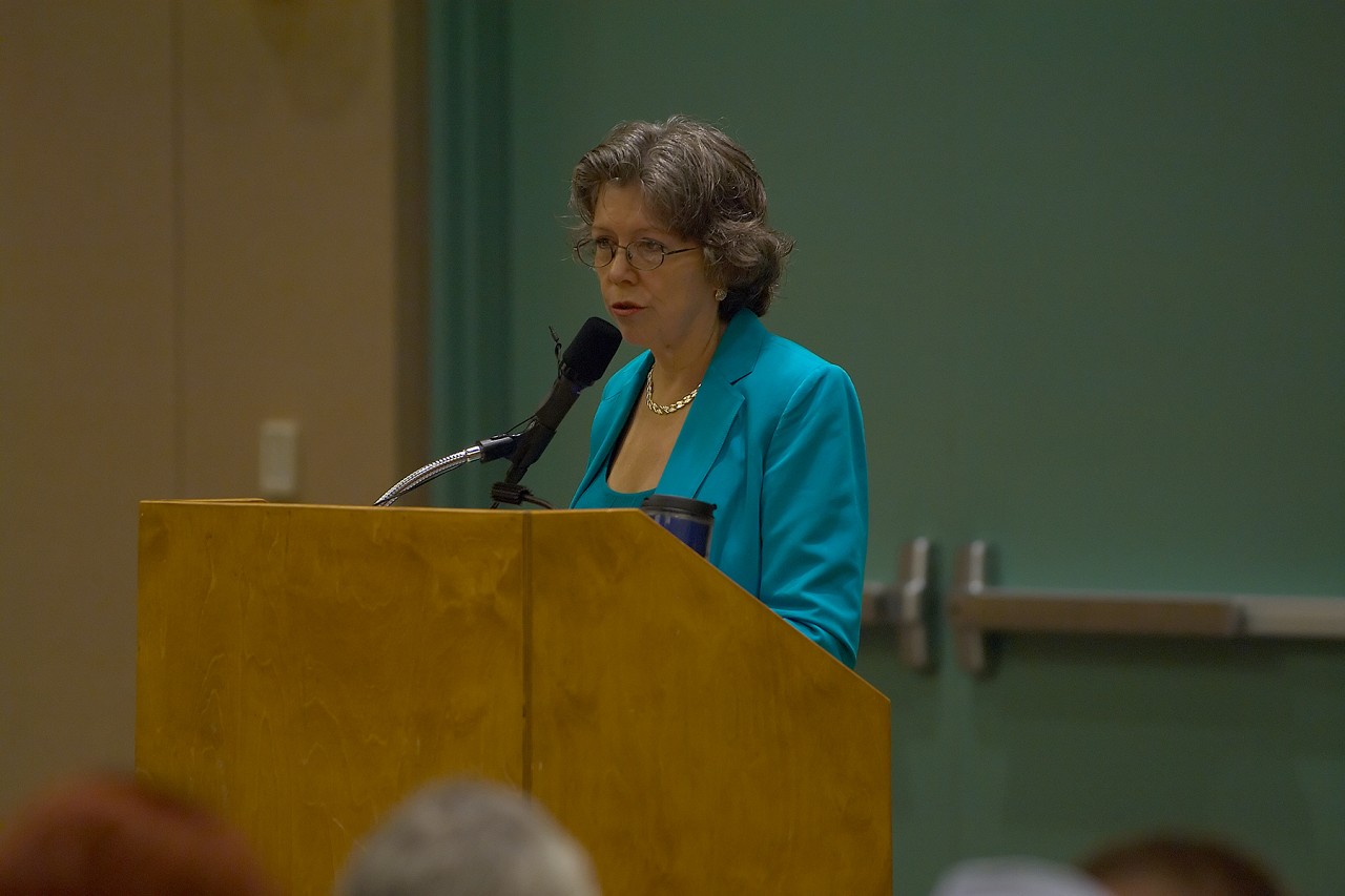 Ronda Cole speaks at the 2006 SAA Conference