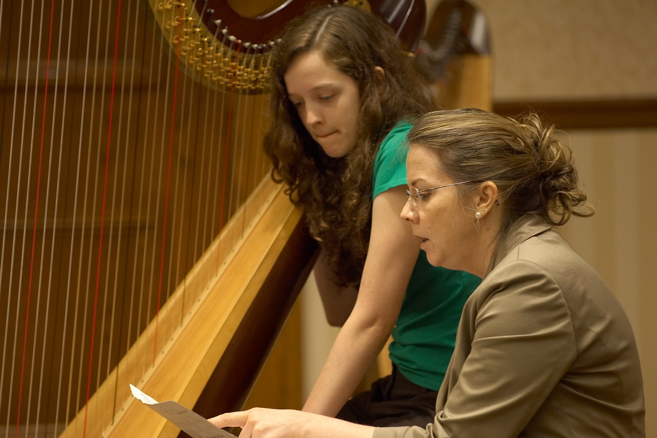 Delaine Fedson gives a harp masterclass at the 2006 SAA Conference