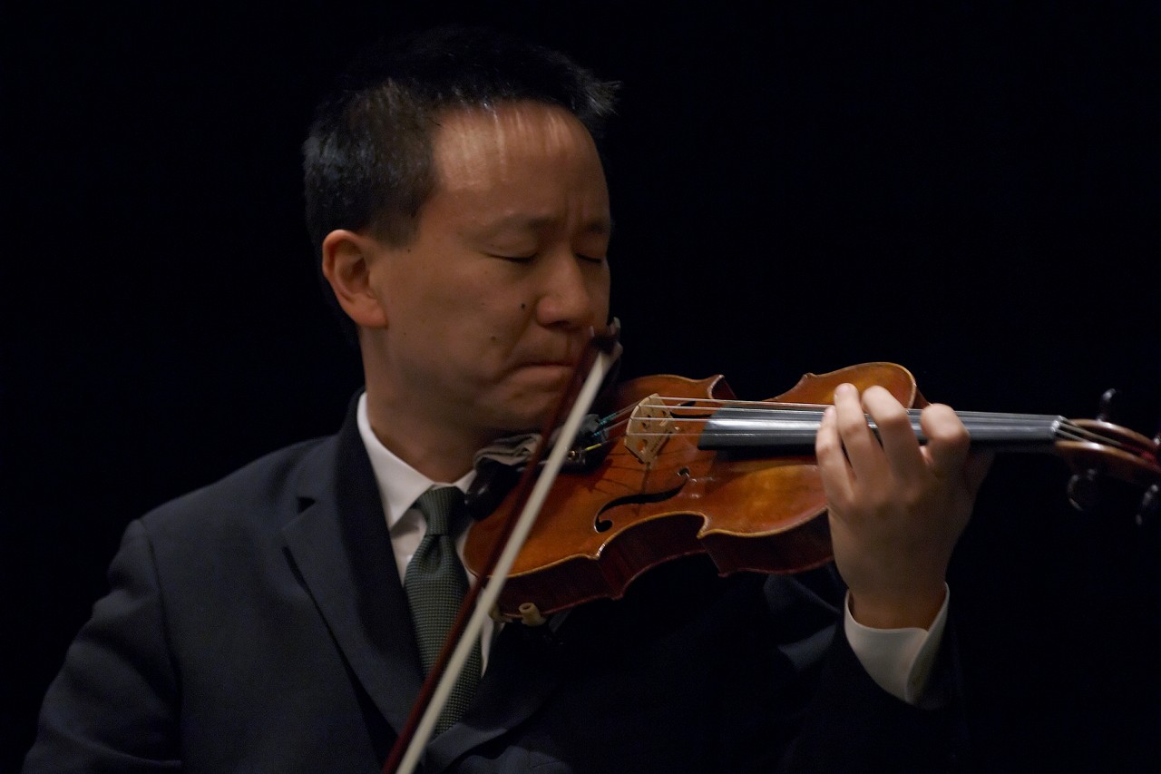 David Kim performs in the Gala Clinicians Concert at the 2006 SAA Conference