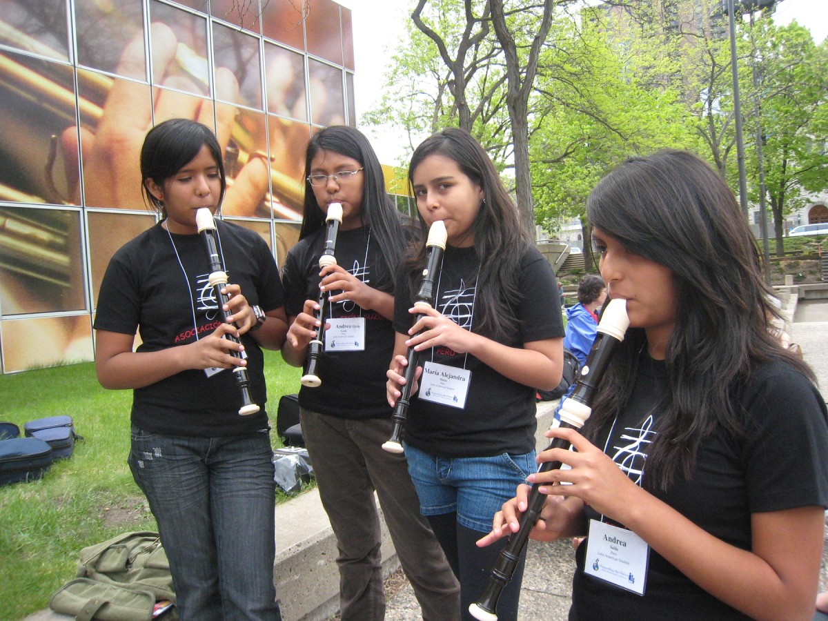 Peruvian recorder students Andrea Catacora, Andrea Nicole León, María Alejandra Nieto, and Andrea Solis at the 2008 SAA Conference