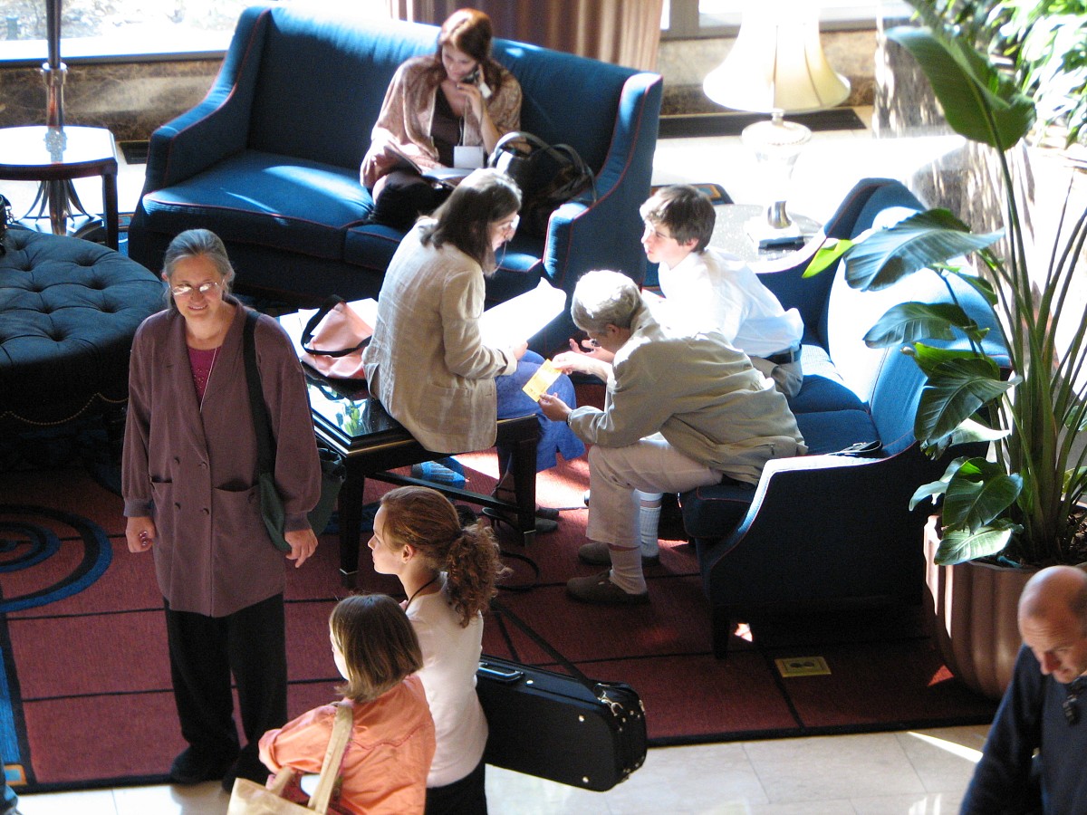 Suzuki people take a break in the lobby.