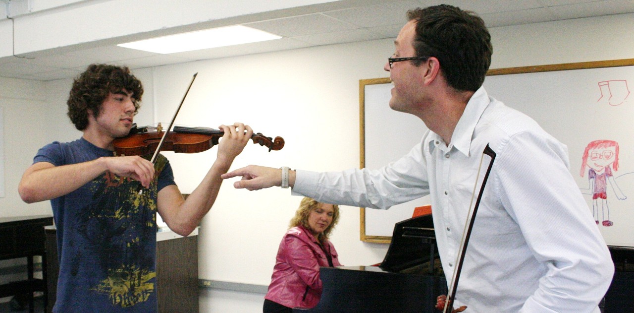 Brian Lewis teaching at Ottawa Suzuki Institute