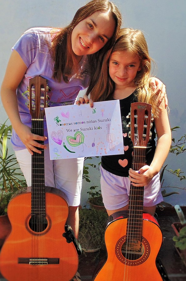 Nosotras somos niñas Suzuki  —Tía y sobrina, Manuela y Camila, de Argentina—We are Suzuki kids—Aunt and niece, Manuela and Camila from Argentina