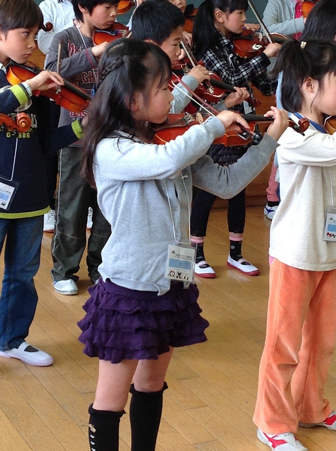 Participant in one of the large group lesson classes