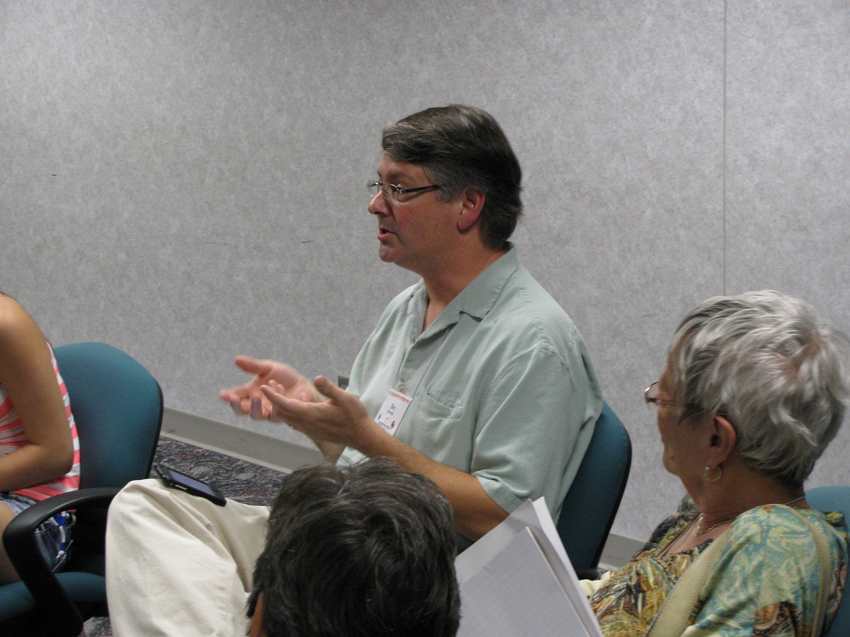 Dan Browning and Daphne Hughes participate in discussion at the 2011 Leadership Retreat