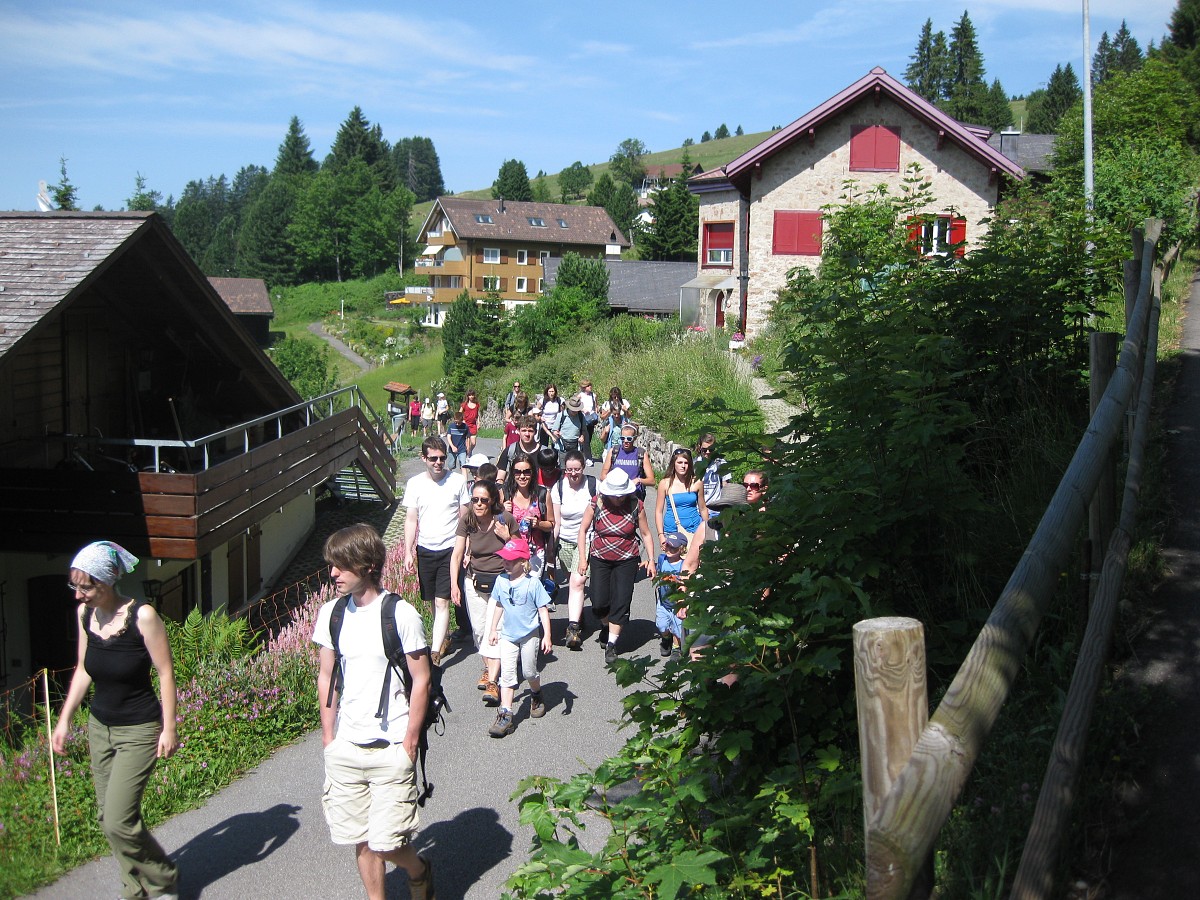 Swiss students from Luzern & Zurich head up to the top of Mount Rigi.