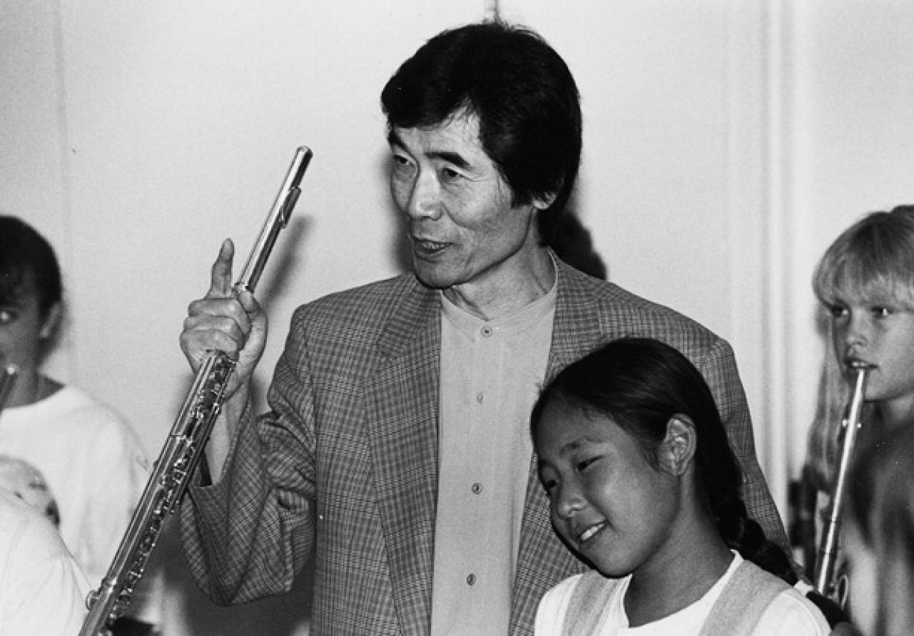 Toshio Takahashi with Suzuki flute students