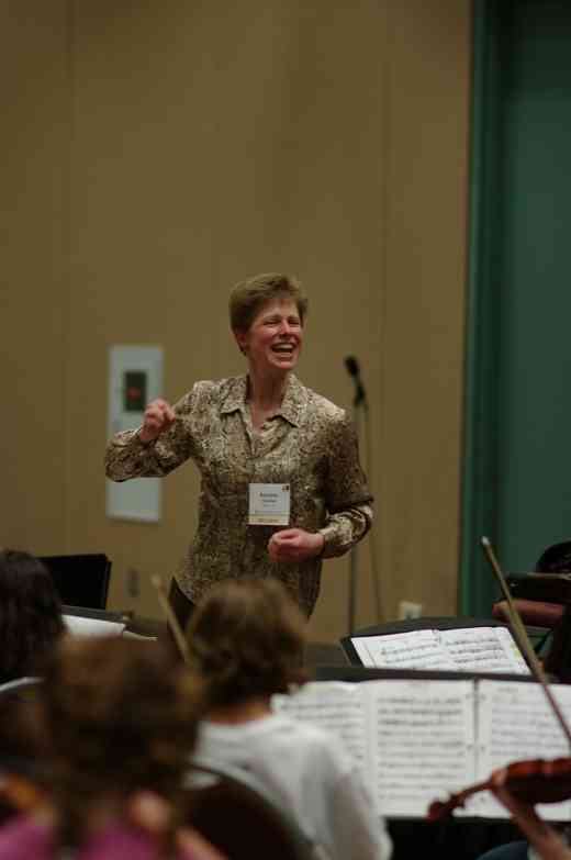 Kirsten Marshall conducts SYOA 2 rehearsal at the 2012 conference