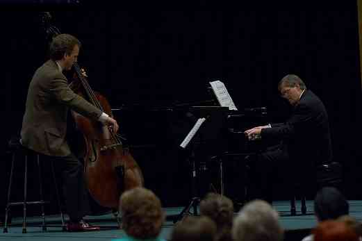 Peter Lloyd gives a recital with Roderick Kettlewell on piano at the 2006 SAA Conference