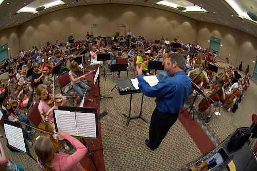 SYOA rehearsing with Robert Gillespie at the 2006 SAA Conference