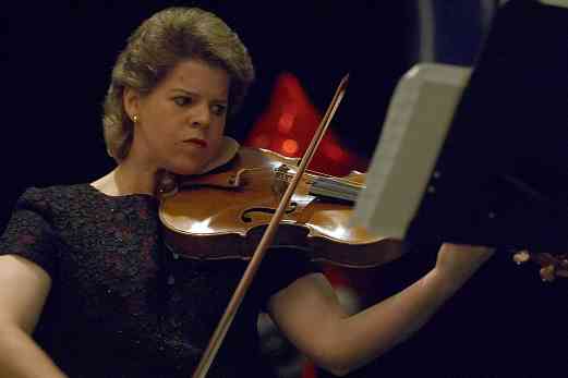 Susan Dubois performs in the Gala Clinicians Concert at the 2006 SAA Conference