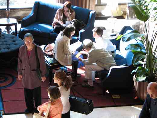 Suzuki people take a break in the lobby.