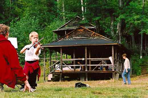 Outdoor violin lesson at Ogontz Suzuki Institute