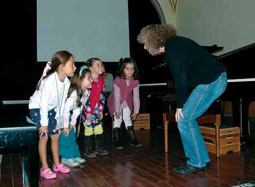 Group lesson with Caroline Fraser, using body parts to find pitch