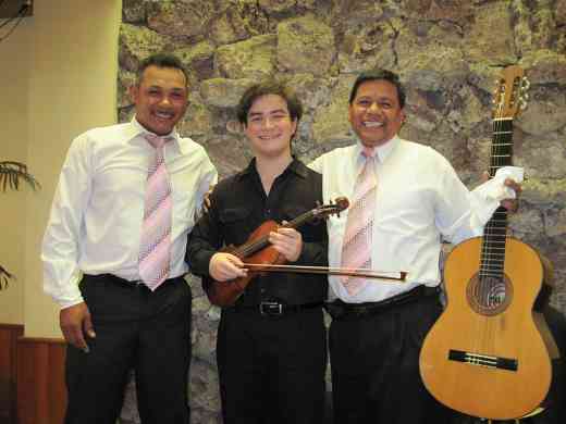 David with Peruvian musicians at XXV Festival International, Lima, Peru.