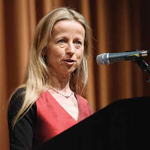 Zeah Riordan gives the keynote speech “Sympathetic Resonance: The Magic of the Suzuki Community” at the 2008 International Suzuki guitar festival