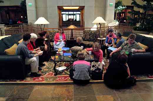 Networking at the 2001 SAA Leadership Retreat.