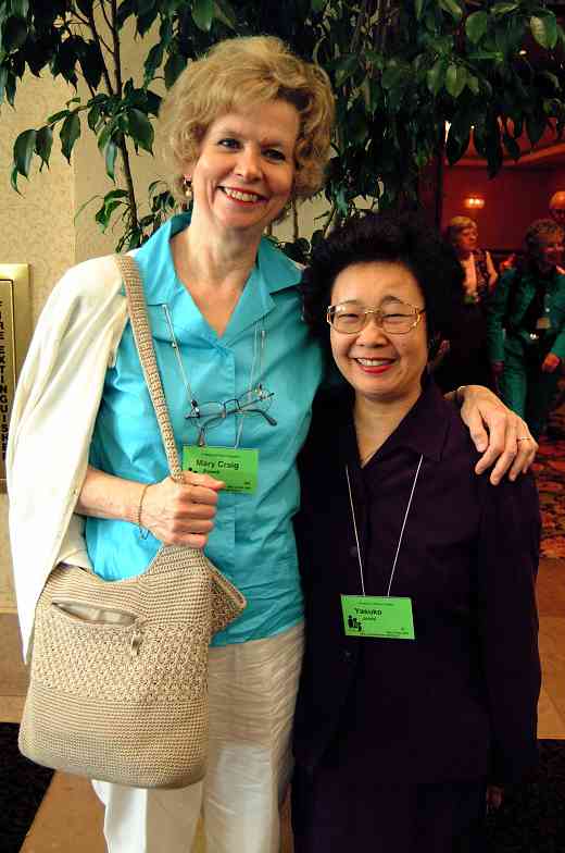 Mary Craig Powell and Yasuko Joichi at the 2001 SAA Leadership Retreat.