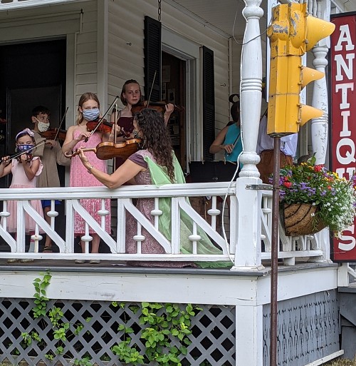 Woodland Musicians at the Village Stroll