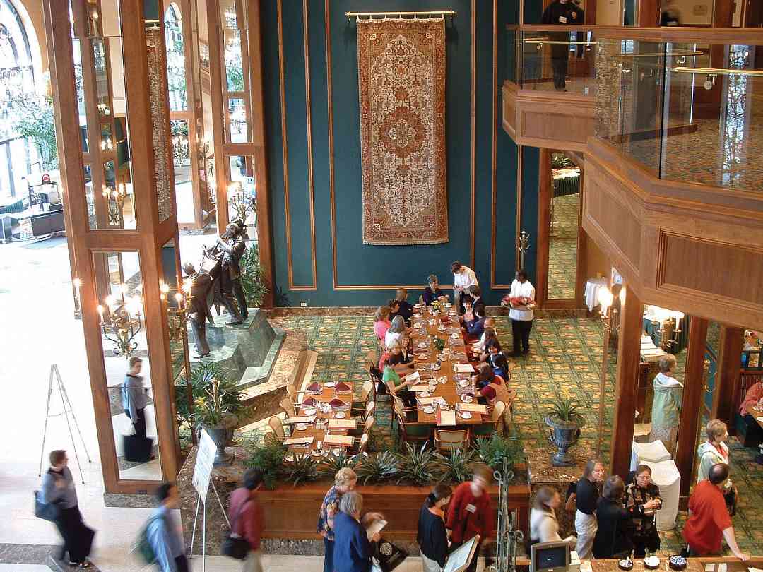 Conference attendees enjoying lunch at the Hilton during the 2004 SAA Conference