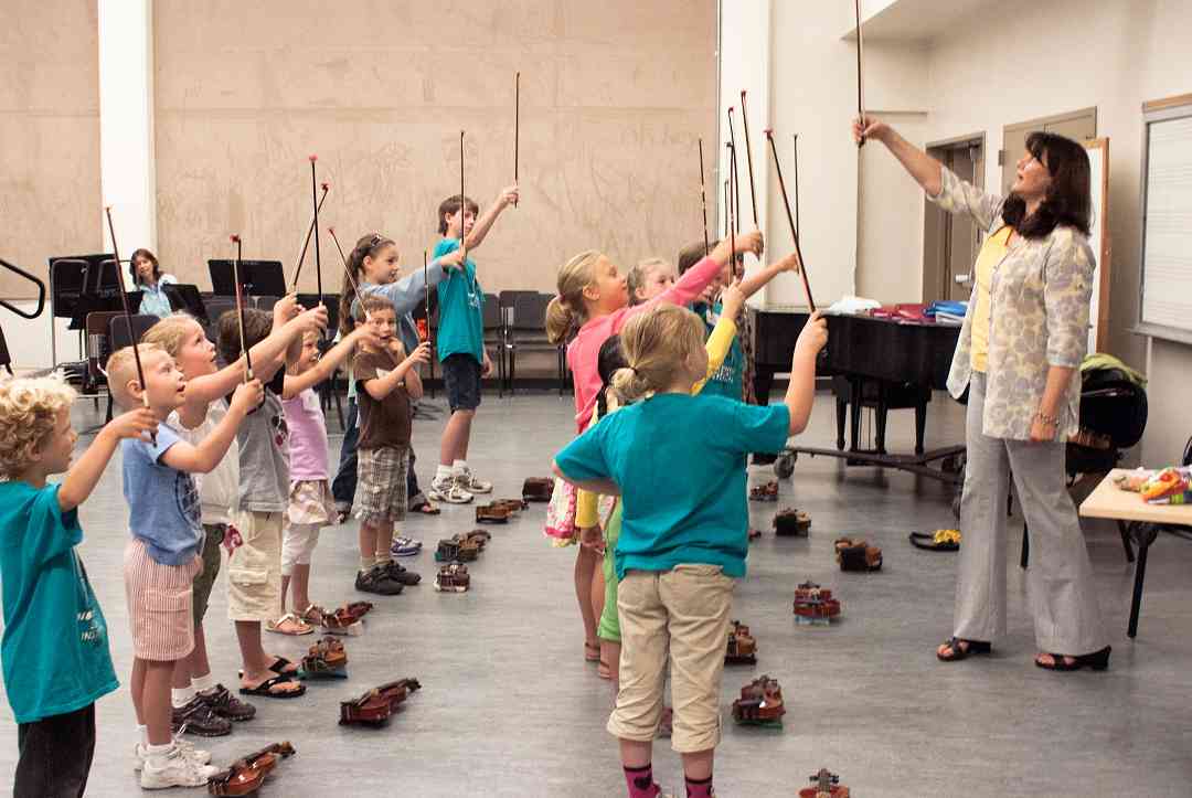 Violin group class at Northwest Suzuki Institute