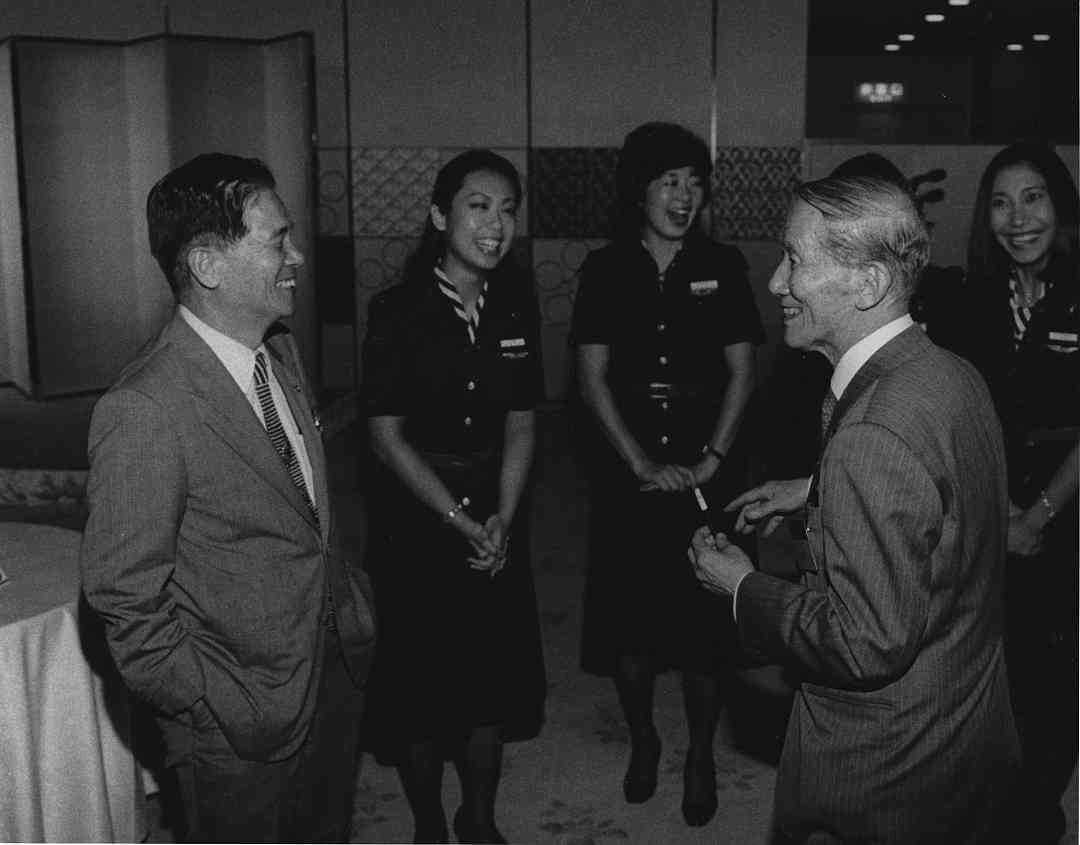 Dr. Masaaki Honda and Dr. Shinichi Suzuki share a laugh