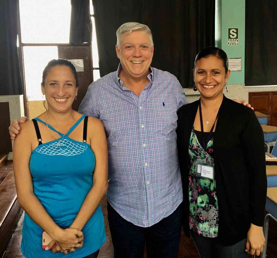 Jana Perdigón and Cecilia Rosales with Edward Kreitman in Lima 2018