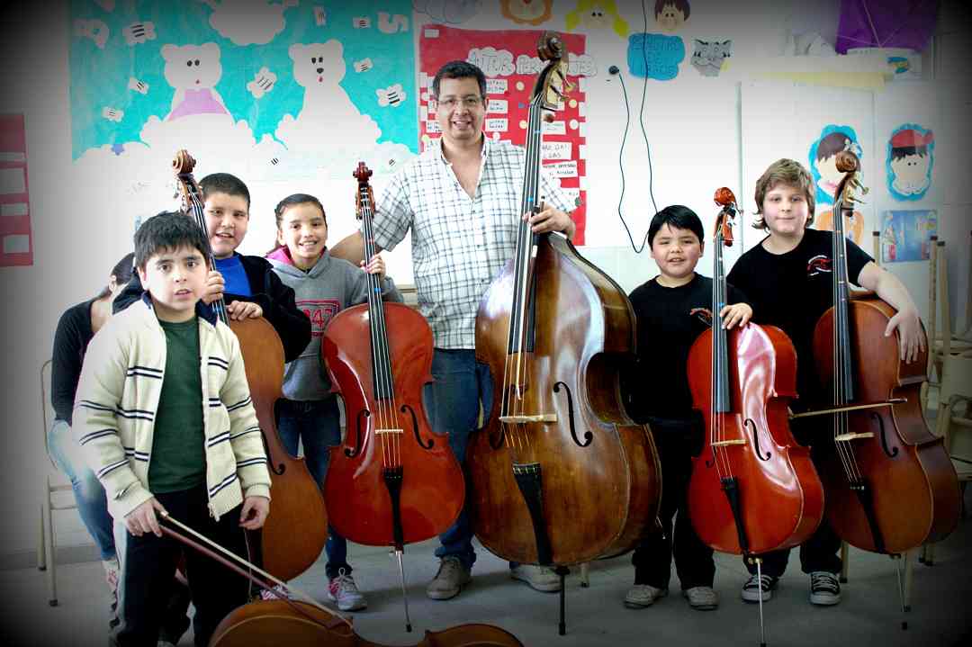 Contrabajo Suzuki: Orquesta Escuela de Florencio Varela. Prof. Sergio Nievas